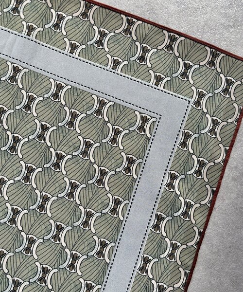 DouDou（ドゥドゥ）の「【WEB限定】リバーシブル幾何柄スカーフ（ストール/ショール・レディース・ブラウン/ブルー・FREE）」の16枚目の写真