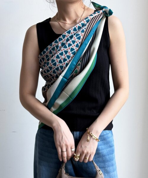 DouDou（ドゥドゥ）の「【WEB限定】リバーシブル幾何柄スカーフ（ストール/ショール・レディース・ブラウン/ブルー・FREE）」の17枚目の写真