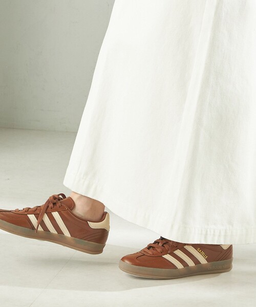 SHIPS（シップス）の「【SHIPS EXCLUSIVE】adidas originals:GAZELLE INDOOR LEATHER（スニーカー・レディース・ブラウン/ブラック・45/50/40）」の4枚目の写真