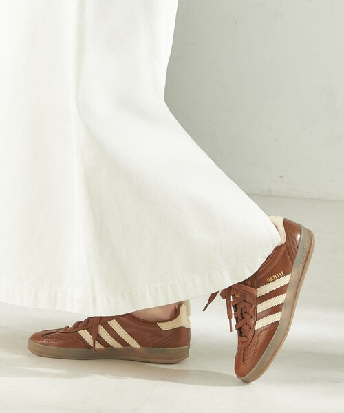 SHIPS（シップス）の「【SHIPS EXCLUSIVE】adidas originals:GAZELLE INDOOR LEATHER（スニーカー・レディース・ブラウン/ブラック・45/50/40）」の5枚目の写真
