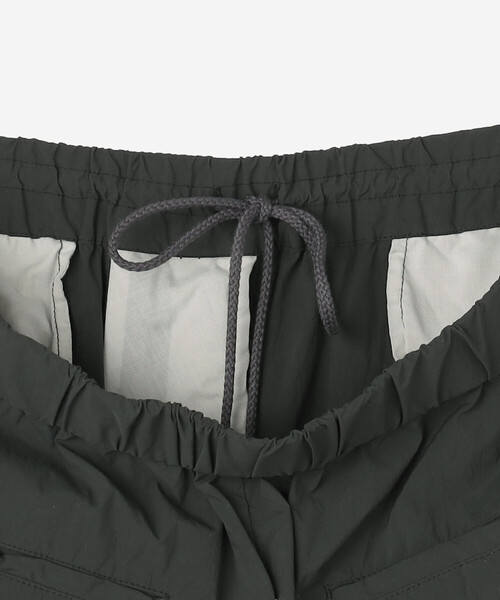 mando（マンド）の「mando | 〈別注〉 製品染め ナイロンパンツ MEN（その他パンツ・メンズ・グレー・3/1/2）」の7枚目の写真