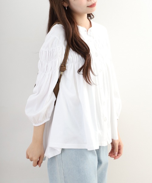 atONE(アットワン)の「ブラウス風ピンタックギャザーカットソー 長袖(シャツ/ブラウス・レディース・チャコールグレー/ホワイト/ブラック・LL~3L/4L~5L/M~L)」の5枚目の写真