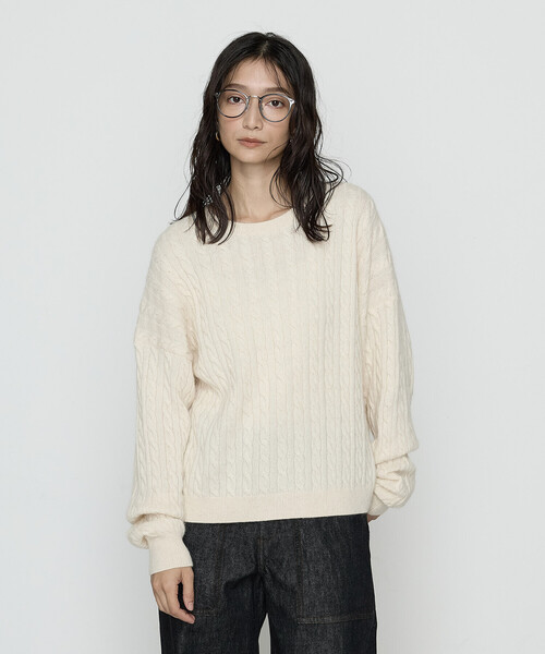 COMME CA Wardrobe(コムサワードローブ)の「〔 +サイズ 〕ケーブル編 ニットプルオーバー(ニット/セーター・レディース・イエロー・13号)」の4枚目の写真