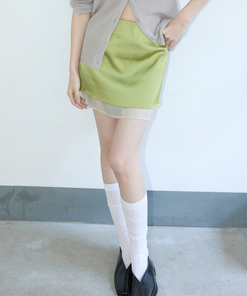 MICHIKO LONDON(ミチコ ロンドン)の「レイヤードサテンミニスカートオリーブグリーン(スカート・レディース・その他・LARGE/MEDIUM/SMALL)」の1枚目の写真