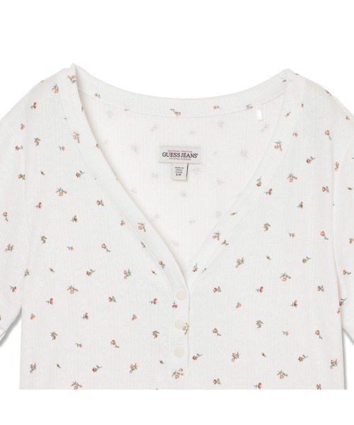 GUESS JEANS（ゲスジーンズ）の「GUESS JEANS Pointelle Short Sleeves Henley Top（Tシャツ/カットソー・レディース・ホワイト系その他・MEDIUM/X-SMALL）」の8枚目の写真
