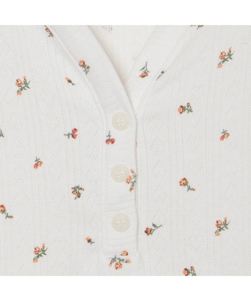 GUESS JEANS（ゲスジーンズ）の「GUESS JEANS Pointelle Short Sleeves Henley Top（Tシャツ/カットソー・レディース・ホワイト系その他・MEDIUM/X-SMALL）」の11枚目の写真