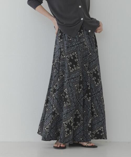 URBAN RESEARCH Sonny Label（アーバンリサーチサニーレーベル）の「パネル柄プリントスカート（スカート・レディース・ブルー/ブラック・FREE）」の2枚目の写真