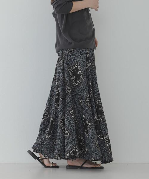 URBAN RESEARCH Sonny Label（アーバンリサーチサニーレーベル）の「パネル柄プリントスカート（スカート・レディース・ブルー/ブラック・FREE）」の5枚目の写真