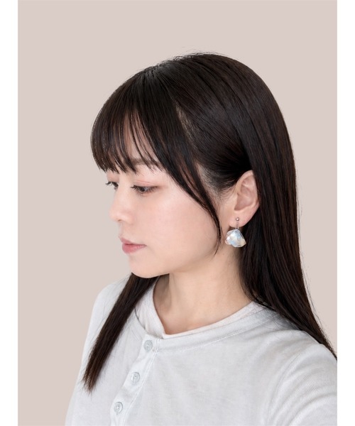 tone(トーン)の「【Agaro】No.507e ニュアンス フラワー パール イヤリング(MA)(イヤリング・レディース・シルバー/シルバー系1・FREE)」の1枚目の写真