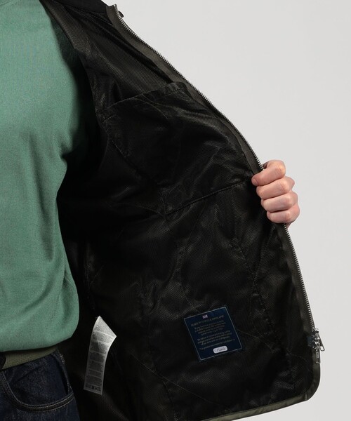 LAVENHAM（ラベンハム）の「【別注】LAVENHAM UNWADDED TEYNHAM ポリエステル ジップブルゾン（ブルゾン・メンズ・ブラック/カーキ/ブルー・L/M）」の8枚目の写真