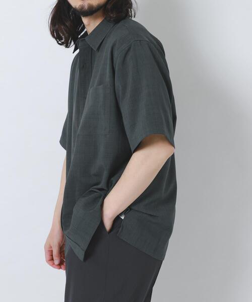 ITEMS URBANRESEARCH（アイテムズ アーバンリサーチ）の「『接触冷感/吸水速乾/イージーケア/UVカット』クイックドライリネンタッチ半袖シャツ（シャツ/ブラウス・メンズ・ベージュ/チャコールグレー/ブラック/オリーブ・LARGE/MEDIUM）」の11枚目の写真