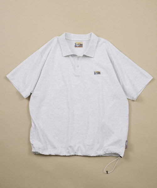 FREAK'S STORE(フリークスストア)の「FREAK'S STORE for BEACH & FES リラックスフィット ワンポイントロゴ スピンドル ポロシャツ/紫外線防止(UPF50+)/接触冷感/吸水速乾(ポロシャツ・メンズ・ベージュ/チャコールグレー/ブラック/ライトグレー/グリーン/ホワイト・SMALL/MEDIUM/LARGE)」の8枚目の写真