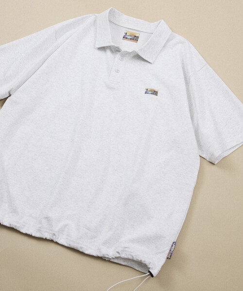 FREAK'S STORE(フリークスストア)の「FREAK'S STORE for BEACH & FES リラックスフィット ワンポイントロゴ スピンドル ポロシャツ/紫外線防止(UPF50+)/接触冷感/吸水速乾(ポロシャツ・メンズ・ベージュ/チャコールグレー/ブラック/ライトグレー/グリーン/ホワイト・SMALL/MEDIUM/LARGE)」の9枚目の写真