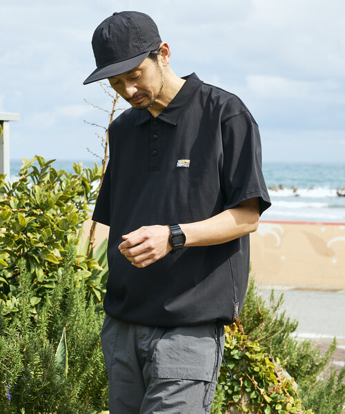 FREAK'S STORE(フリークスストア)の「FREAK'S STORE for BEACH & FES リラックスフィット ワンポイントロゴ スピンドル ポロシャツ/紫外線防止(UPF50+)/接触冷感/吸水速乾(ポロシャツ・メンズ・ベージュ/チャコールグレー/ブラック/ライトグレー/グリーン/ホワイト・SMALL/MEDIUM/LARGE)」の14枚目の写真