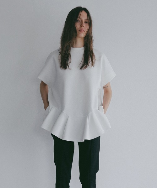 MANOF(マノフ)の「FRILL DOLMAN LOOSE TOPS(Tシャツ/カットソー・レディース・ホワイト/ブラック・F)」の3枚目の写真