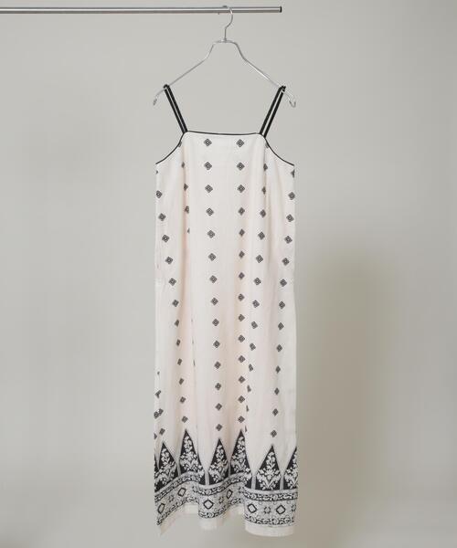 sara mallika(サラ マリカ)の「Sara mallika/Zigzag Flower Print Cami Dress(ワンピース・レディース・ベージュ系その他/ブラウン・S)」の1枚目の写真