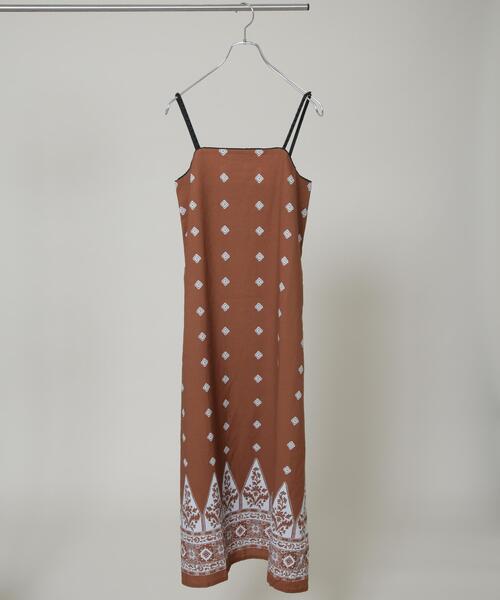 sara mallika(サラ マリカ)の「Sara mallika/Zigzag Flower Print Cami Dress(ワンピース・レディース・ベージュ系その他/ブラウン・S)」の2枚目の写真
