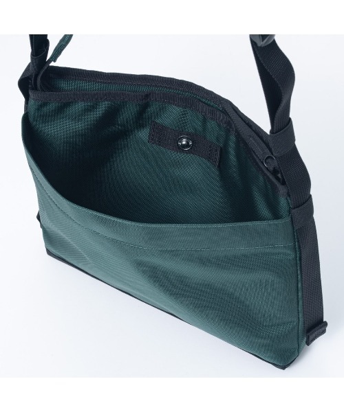 BEAMS DESIGN(ビームス デザイン)の「BEAMSDESIGN(ビームスデザイン)Slash サコッシュ(ショルダーバッグ・メンズ・グリーン/カーキ/ブラック/パープル/ベージュ・FREE)」の12枚目の写真