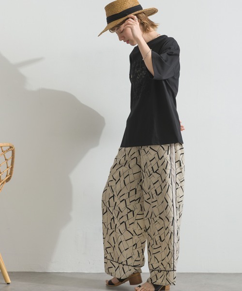 le colis(ルコリ)の「天竺 ジャガード パッチロゴ 刺繍 Tシャツ(Tシャツ/カットソー・レディース・オフホワイト/ブラック・FREE)」の11枚目の写真