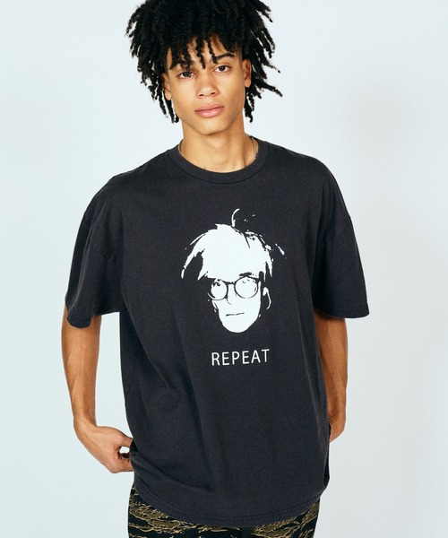 THRIFTY LOOK(スリフティールック)の「THRIFTY LOOK / スリフティールック "REPEAT" SS TEE リラックスフィット グラフィック Tシャツ(Tシャツ/カットソー・メンズ・ブラック/ホワイト/スミクロ・MEDIUM/LARGE/X-LARGE/SMALL)」の2枚目の写真