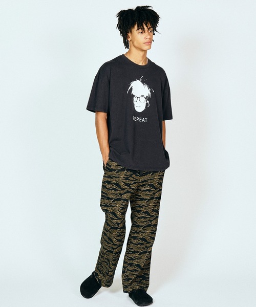 THRIFTY LOOK(スリフティールック)の「THRIFTY LOOK / スリフティールック "REPEAT" SS TEE リラックスフィット グラフィック Tシャツ(Tシャツ/カットソー・メンズ・ブラック/ホワイト/スミクロ・MEDIUM/LARGE/X-LARGE/SMALL)」の4枚目の写真