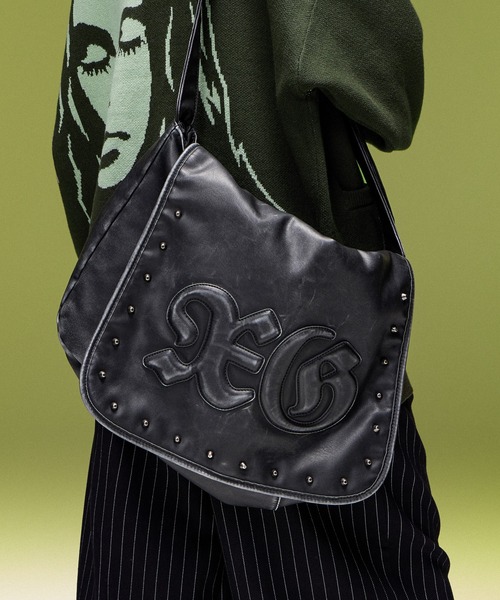 X-girl(エックスガール)の「XG LOGO PATCH STUDDED FAUX LEATHER SHOULDER BAG(ショルダーバッグ・レディース・ブラック/ブラウン・ONE SIZE)」の1枚目の写真