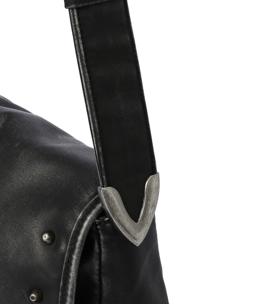 X-girl(エックスガール)の「XG LOGO PATCH STUDDED FAUX LEATHER SHOULDER BAG(ショルダーバッグ・レディース・ブラック/ブラウン・ONE SIZE)」の11枚目の写真