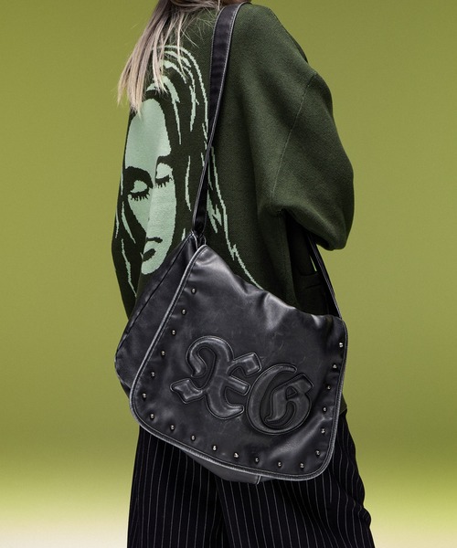 X-girl(エックスガール)の「XG LOGO PATCH STUDDED FAUX LEATHER SHOULDER BAG(ショルダーバッグ・レディース・ブラック/ブラウン・ONE SIZE)」の3枚目の写真