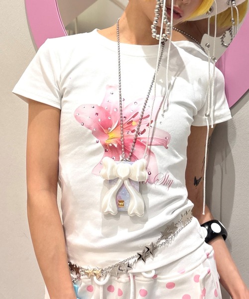 Never mind the XU(ネバーマインドザエックスユー)の「【Never mind the XU】flower rhinestone tee / 【ネバーマインド ザ エックスユー】フラワープリントラインストーンクロップド半袖Tシャツ(Tシャツ/カットソー・レディース・イエロー/ホワイト/ピンク・L)」の1枚目の写真