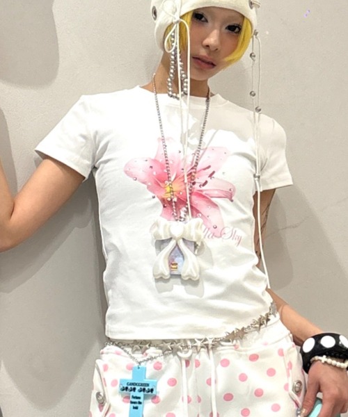 Never mind the XU(ネバーマインドザエックスユー)の「【Never mind the XU】flower rhinestone tee / 【ネバーマインド ザ エックスユー】フラワープリントラインストーンクロップド半袖Tシャツ(Tシャツ/カットソー・レディース・イエロー/ホワイト/ピンク・L)」の14枚目の写真
