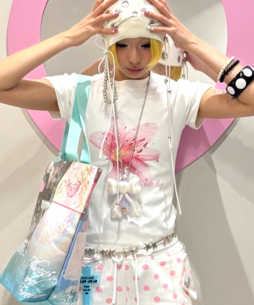 Never mind the XU(ネバーマインドザエックスユー)の「【Never mind the XU】flower rhinestone tee / 【ネバーマインド ザ エックスユー】フラワープリントラインストーンクロップド半袖Tシャツ(Tシャツ/カットソー・レディース・イエロー/ホワイト/ピンク・L)」の15枚目の写真