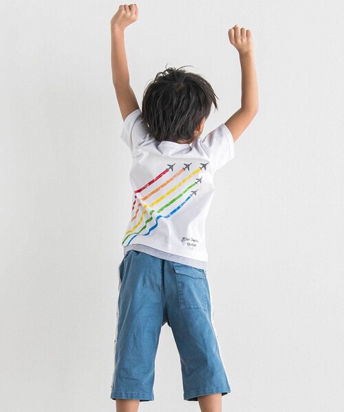 BeBe(ベベ)の「【ブルーインパルス】スモーク飛行プリント天竺半袖Tシャツ(Tシャツ/カットソー・キッズ・ホワイト/ブルー・110cm/120cm/130cm/140cm)」の6枚目の写真