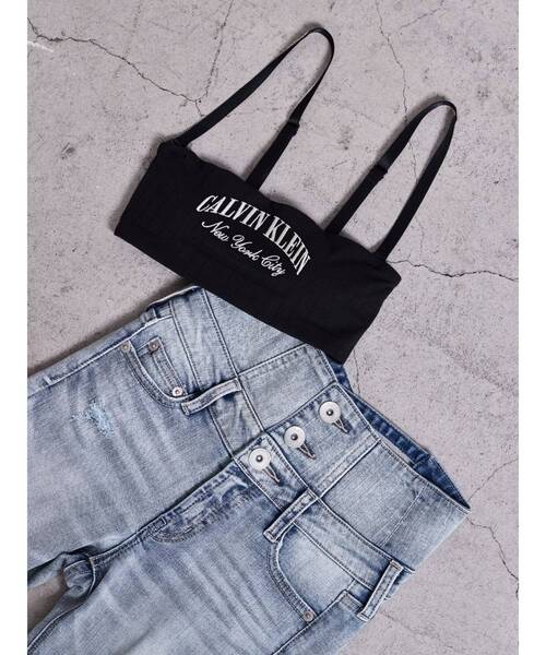 GYDA(ジェイダ)の「Calvin Klein LIGHTLY LINED BANDEAU(その他トップス・レディース・ブラック・SMALL)」の2枚目の写真
