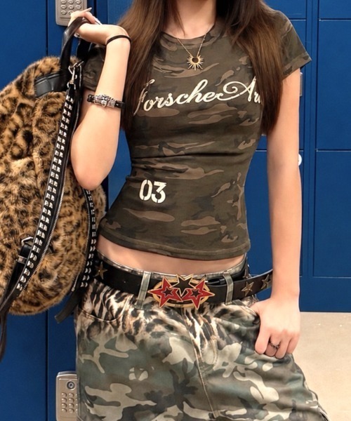 SHEENA(シーナ)の「カモフラ柄ロゴプリントフィットTシャツ(Tシャツ/カットソー・レディース・カーキ・M)」の7枚目の写真