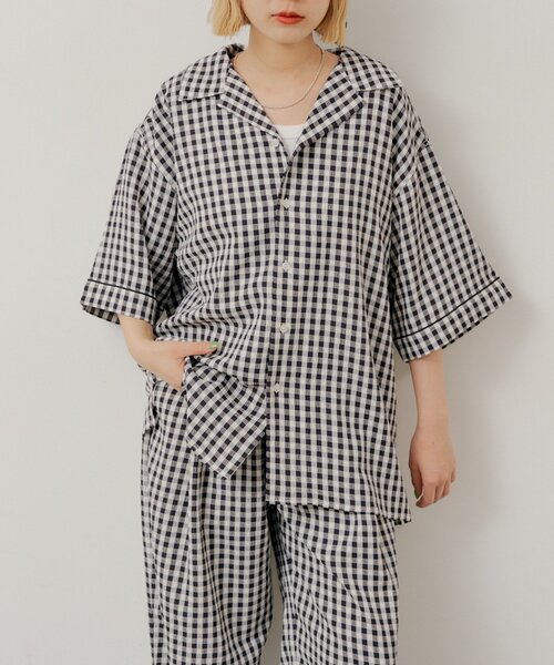 WHIMSIC（ウィムジック）の「【UNISEX】ギンガムチェックバンダナ付きスリーピングシャツ（シャツ/ブラウス・メンズ・ブラック/ブルー/キャメル・FREE）」の2枚目の写真