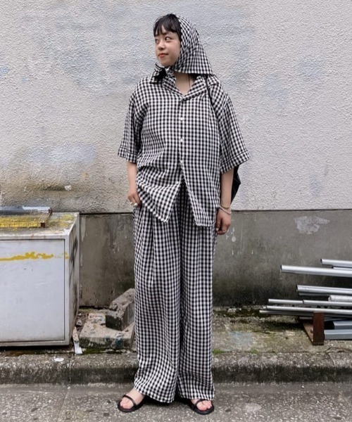 WHIMSIC(ウィムジック)の「【UNISEX】ギンガムチェックバンダナ付きスリーピングシャツ(シャツ/ブラウス・メンズ・ブラック/ブルー/キャメル・FREE)」の8枚目の写真