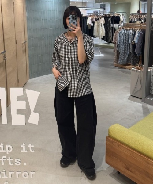 WHIMSIC(ウィムジック)の「【UNISEX】ギンガムチェックバンダナ付きスリーピングシャツ(シャツ/ブラウス・メンズ・ブラック/ブルー/キャメル・FREE)」の9枚目の写真