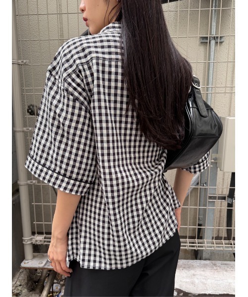 WHIMSIC(ウィムジック)の「【UNISEX】ギンガムチェックバンダナ付きスリーピングシャツ(シャツ/ブラウス・メンズ・ブラック/ブルー/キャメル・FREE)」の6枚目の写真
