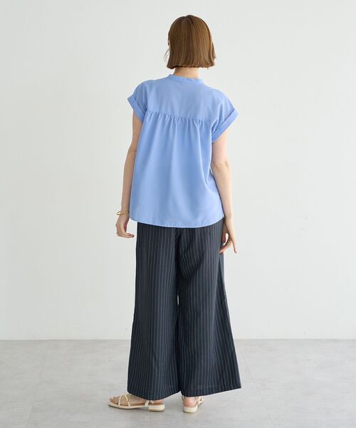 YECCA VECCA(イェッカヴェッカ)の「スモッキングピンタックシャツ(シャツ/ブラウス・レディース・ブルー/オフホワイト/ブラウン・FREE)」の21枚目の写真