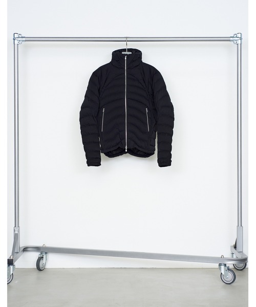 NVRFRGT（ネヴァーフォーゲット）の「PANELLED HOODED PUFFER JACKET（ダウンジャケット/コート・メンズ・ブラック/グレー・2/3）」の11枚目の写真