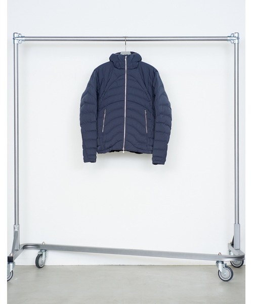 NVRFRGT（ネヴァーフォーゲット）の「PANELLED HOODED PUFFER JACKET（ダウンジャケット/コート・メンズ・ブラック/グレー・2/3）」の13枚目の写真