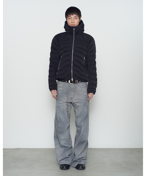 NVRFRGT（ネヴァーフォーゲット）の「PANELLED HOODED PUFFER JACKET（ダウンジャケット/コート・メンズ・ブラック/グレー・2/3）」の6枚目の写真