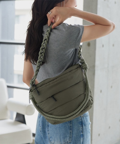 KOBE LETTUCE（コウベレタス）の「ロープストラップバッグ（ショルダーバッグ・レディース・ブラック/ベージュ/カーキ・F）」の9枚目の写真