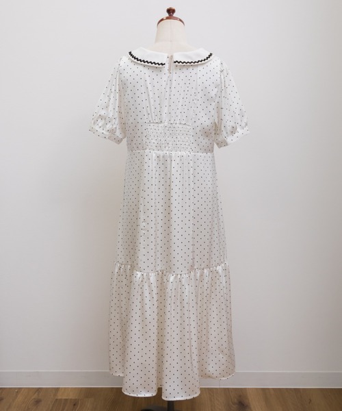 CLETTE（クレット）の「セーラーカラードットワンピース（ワンピース・レディース・ブラック/ブラウン/オフホワイト・4L/3L/LL）」の4枚目の写真