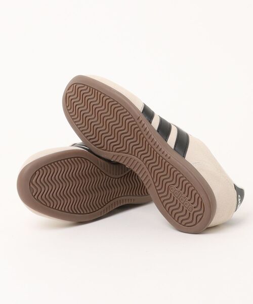 adidas(アディダス)の「adidas アディダス BARREDA LO レディーススニーカー ロープロファイル 薄底 スエード(バレダロー) KJ4749 クリームホワイト/コアブラック/カーボン(スニーカー・レディース・ベージュ系その他3・25.0cm/24.5cm/24.0cm/23.5cm/23.0cm)」の3枚目の写真