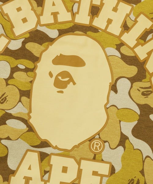 A BATHING APE(アベイシングエイプ)の「BAPE CARD CAMO COLLEGE LONG SLEEVE TEE BAPEC(Tシャツ/カットソー・メンズ・ゴールド/グリーン・XX-LARGE/LARGE/X-LARGE/MEDIUM/SMALL)」の6枚目の写真