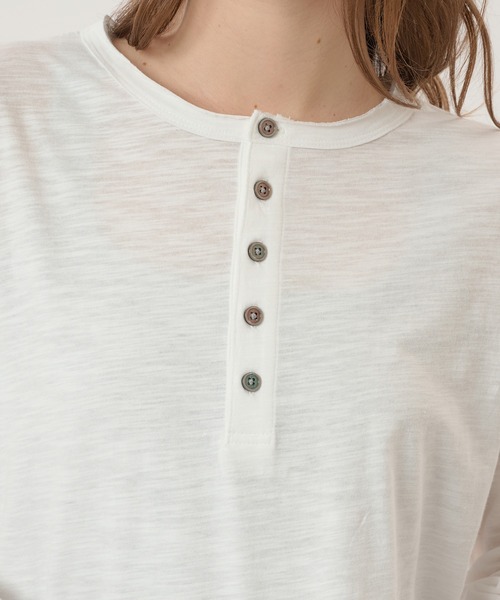 Perushu(ペルーシュ)の「CUTOFF HENLEY SLUB LONG SLEEVE TSHIRT/カットオフヘンリースラブロンT(Tシャツ/カットソー・メンズ・ボルドー/ブラック/グレー/オフホワイト・MEDIUM/LARGE)」の20枚目の写真