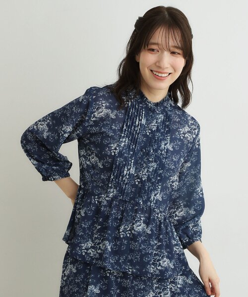 LAURA ASHLEY(ローラアシュレイ)の「【7分袖/羽織におすすめ!洗える/セットアップ可】トワル ディライト柄ブラウス(シャツ/ブラウス・レディース・ネイビー系/カーキ系・40/38)」の2枚目の写真