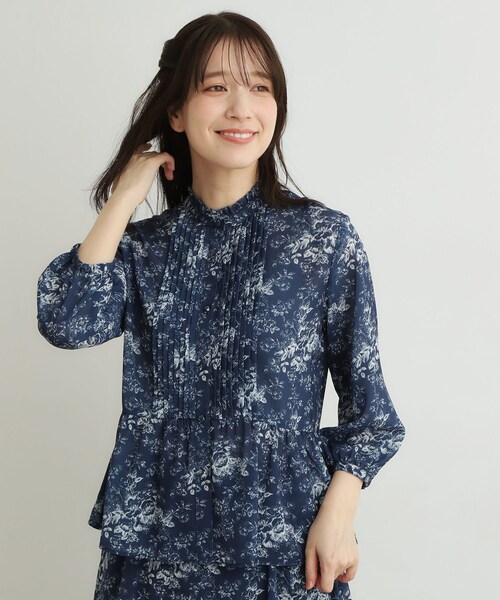 LAURA ASHLEY(ローラアシュレイ)の「【7分袖/羽織におすすめ!洗える/セットアップ可】トワル ディライト柄ブラウス(シャツ/ブラウス・レディース・ネイビー系/カーキ系・40/38)」の7枚目の写真