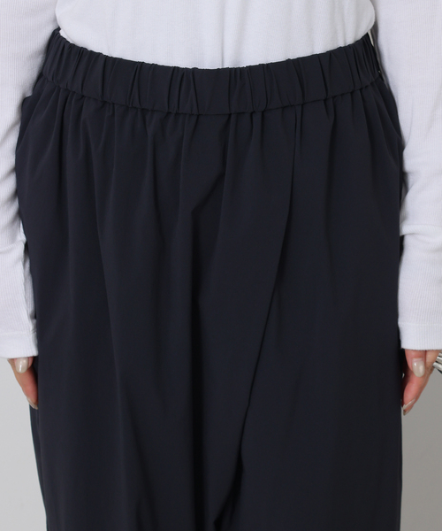 JOURNAL STANDARD LUXE(ジャーナルスタンダード ラックス)の「ドライナイロン クロスオーバーパンツ(その他パンツ・レディース・ブラック・SMALL/MEDIUM)」の14枚目の写真